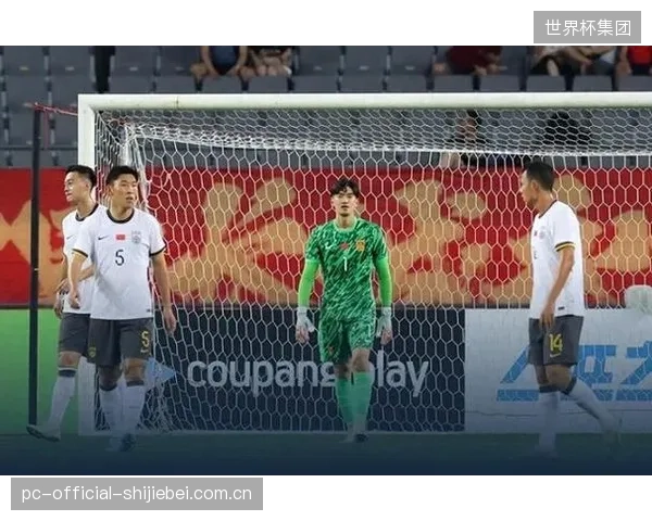 韩国队在预选赛中暴露防守问题,面对强队时防线的稳定性将经受考验。 韩国队在预选赛中暴露防守问题,面对强队时防线的稳定性将经受考验。